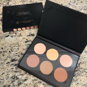 Anastasia Beverly Hills Light/Medium Contour Kit!